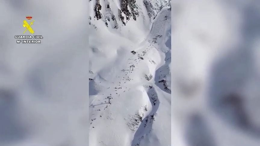 Cabo de teleférico rompe e pessoas despencam em resort na Espanha