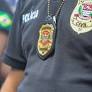 Dois homens foram presos ao tentarem realizar um assalto em uma agência de turismo no centro de São Paulo, utilizando uma arma de brinquedo.