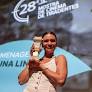Bruna Linzmeyer é homenageada com o Troféu Barroco na 28ª Mostra de Cinema de Tiradentes – Foto: Leo Lara Divulgação Universo Produção Blog do Arcanjo 2025.