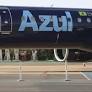 A companhia aérea Azul informou na sexta-feira (24) a suspensão total de suas operações em 12 cidades brasileiras a partir do dia 10 de março.