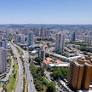 Explorando os desenvolvimentos nas cidades de São Paulo, destacando avanços em infraestrutura, mobilidade e educação que contribuem para seu sucesso e...
