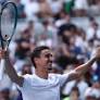 O italiano Lorenzo Sonego acabou nesta segunda-feira (20) com o sonho de outro jovem no Australian Open ao vencer o qualifier Learner Tien por 6-3, 6-2,...