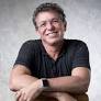 Trajetória do diretores e produtor Boninho, responsável por reality shows de sucesso no Brasil, incluindo o Big Brother Brasil (BBB).