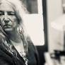 Cantora e poetisa tranquiliza fãs após desmaio no palco e confirma que está se recuperando bem - mal súbito - Patti Smith - Patti Smith em SP.
