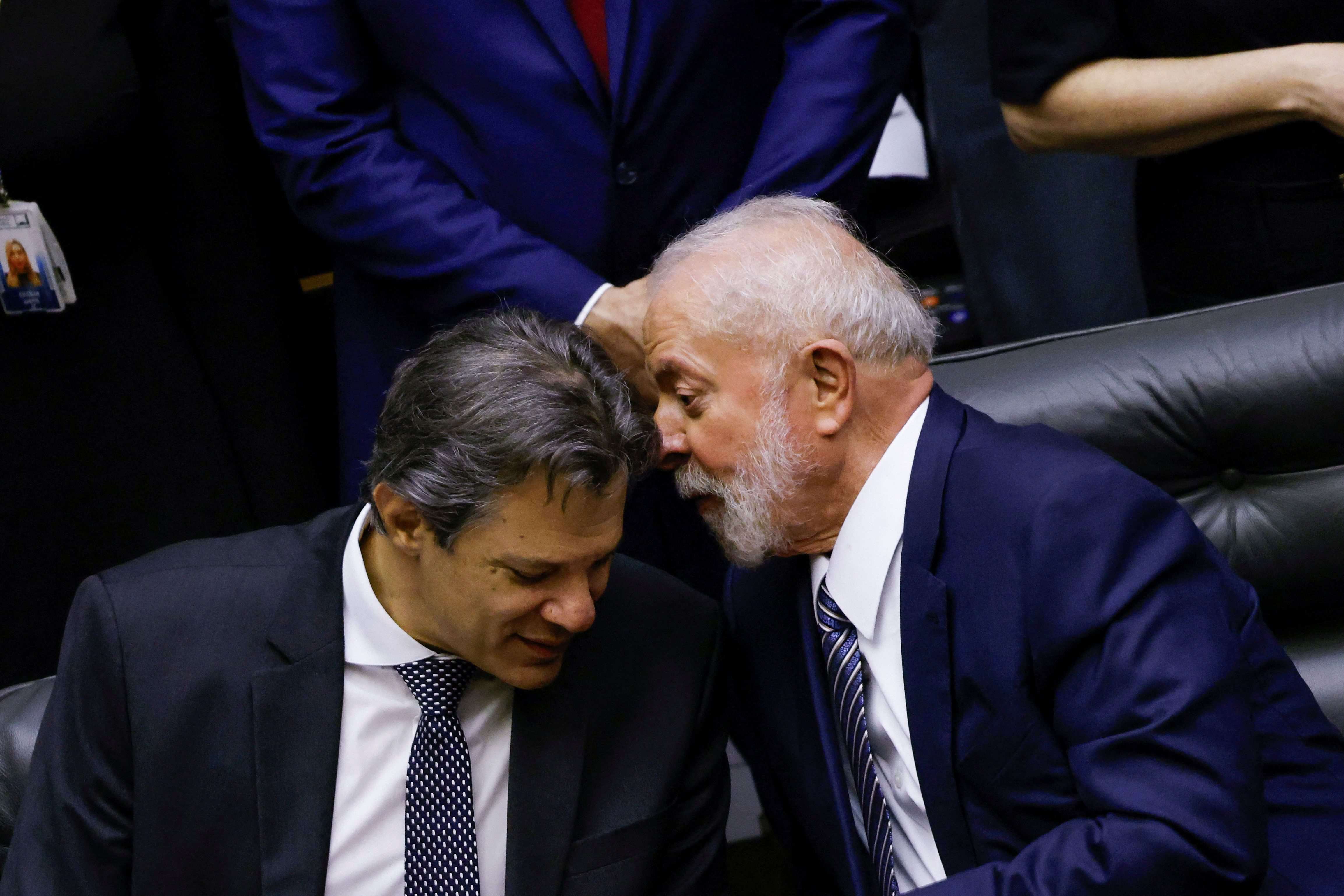 Haddad e o presidente Lula se reúnem a portas fechadas após reunião ministerial