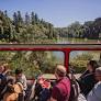 O Bustour, em parceria com as Assistências Sociais de Gramado e Canela, lançou a campanha “Rota do Bem Bustour 2025”, que alia solidariedade e turismo.