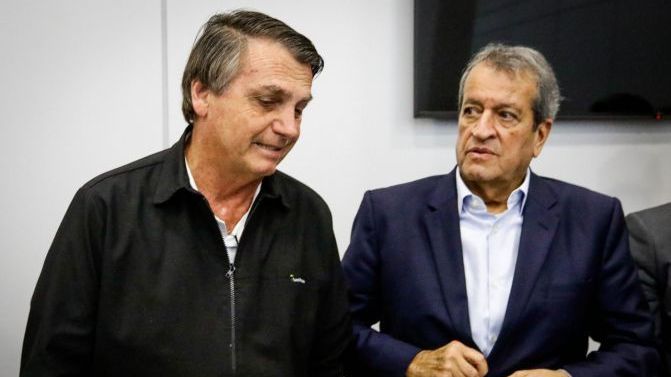 Moraes manda PF ouvir governador de SC sobre conversa entre Bolsonaro e Valdemar