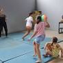 Colônia de férias, oficina de adereços de carnaval e uma festa com orquestra de metais no período carnavalesco. Todas essas atividades integram a...