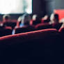 Entre 6 e 12 de fevereiro de 2025, a Semana do Cinema trará ingressos a R$ 10 para filmes em cartaz em todo o Brasil. Descubra mais!
