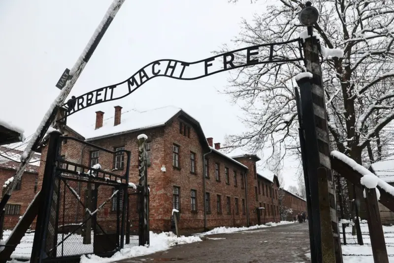 A dura pergunta sobre Auschwitz que permanece sem resposta após 80 anos