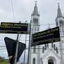 Na sinalização em frente à igreja Nossa Senhora de Lourdes, nomeia o bairro, constam os bairros São Pelegrino e Nossa Senhora da Saúde.