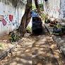 Rua com asfalto desnivelado e calçadas sujas. A Prefeitura do Recife está tratando com descaso os moradores da Rua Esmeraldino Bandeira, no bairro das...