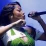 A cantora Ludmilla, uma das atrações do Festival de Verão de Salvador 2025 neste domingo (26), ganhou banho de chuva antes de chegar na capital baiana. A.