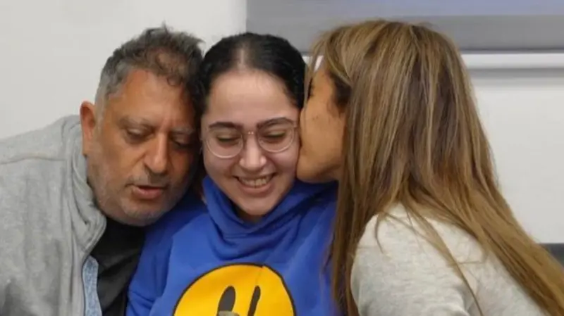'Minha linda, você está em casa': as soldadas israelenses que voltaram para suas famílias