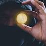 Uma gangue de fraudadores britânicos presa por roubar criptomoedas recebeu um ultimato: devolver US$ 30 milhões (R$ 177 milhões) em três meses ou enfrentar...