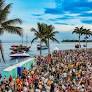 Porto Seguro, um dos destinos mais visitados do estado, combina suas praias paradisíacas ao Carnaval. Conheça os melhores hotéis da cidade!
