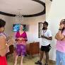 Exposição celebra a diversidade das favelas brasileiras e busca desconstruir esteriótipos sobre as comunidades.