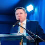 O Tribunal Regional Eleitoral do Ceará (TRE-CE) cassou o prefeito de Senador Sá, Bel Júnior (PP), e a vice-prefeita, Professora Maria (PP),...