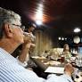 Com um sabor tipicamente brasiliense, o Distrito Federal produziu mais de 207 mil litros de cachaça em 2023, gerando faturamento superior a R$ 3,6 milhões.