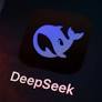 Controlada pelo fundo chinês High Flyer, a DeepSeek compete com empresas dos EUA, como as startups OpenAI e Anthropic, além de gigantes como a Alphabet...