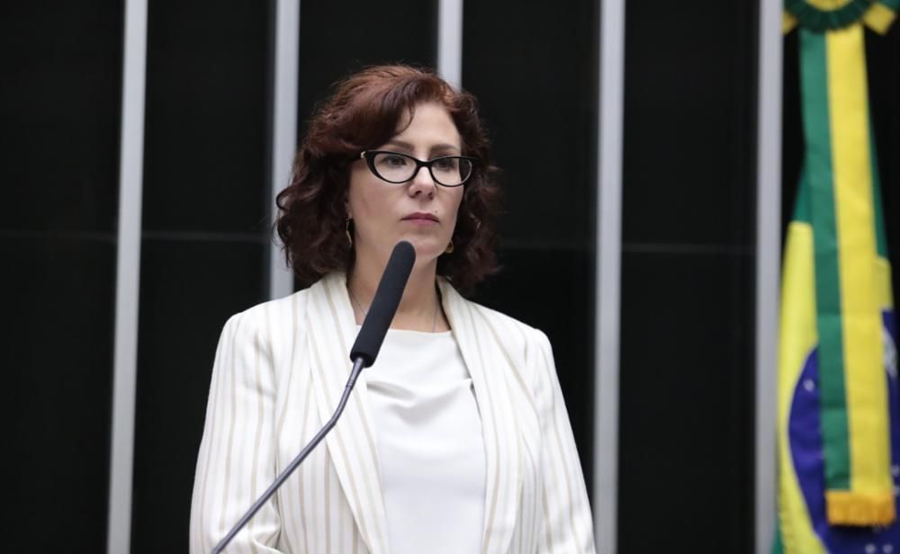 TRE-SP cassa mandato e torna deputada federal Carla Zambelli inelegível por 8 anos