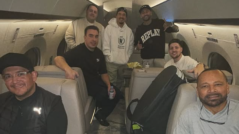 Rumo ao Santos: Neymar compartilha foto em avião durante viagem para o Brasil