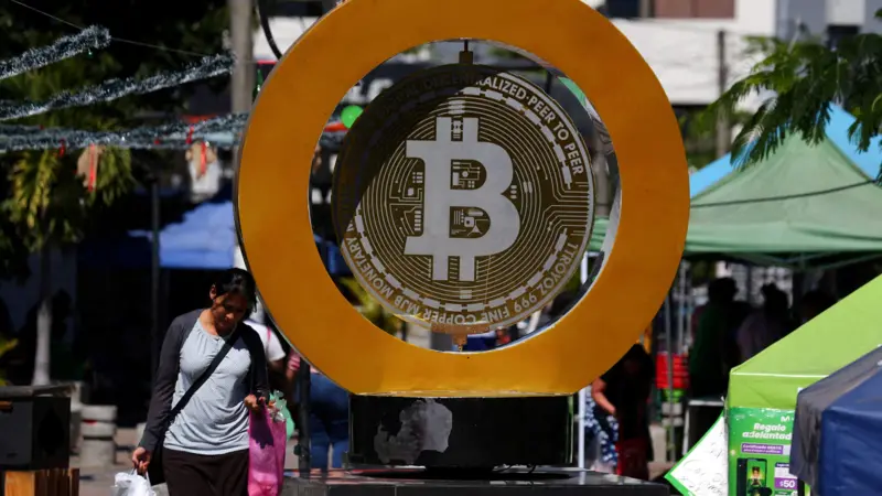 Por que El Salvador decidiu abandonar bitcoin como moeda oficial após 4 anos