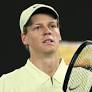 Estão definidas as semifinais do torneio masculino do Australian Open! O italiano Jannik Sinner atropelou o australiano Alex de Minaur por 3 sets a 0 (6/3,...