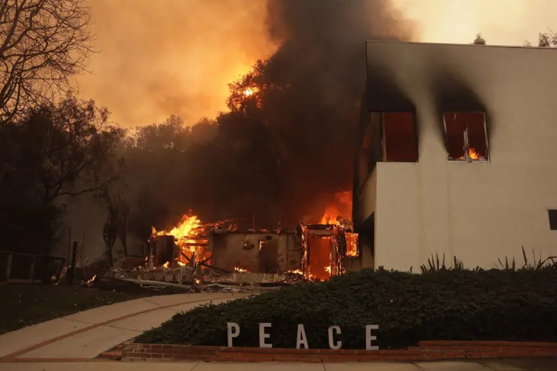 Pacific Palisades: o bairro das celebridades devastado por pior incêndio da história de Los Angeles