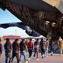 Primeiro voo de deportados dos EUA contou com 88 migrantes brasileiros, que embarcaram algemados em avião da Força Aérea.