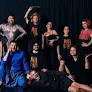Espetáculo da Nós Cia de Teatro, dirigido por Everson Silva, une múltiplas linguagens artísticas em uma abordagem intimista sobre o teatro contemporâneo.