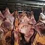 Quatro pessoas foram presas em flagrante nesta quarta-feira (22), suspeitas de falsificar e revender carne estragada que ficou submersa por vários dias...