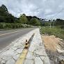 Em diferentes bairros, a Secretaria de Obras de Gramado realiza construções de passeios públicos.