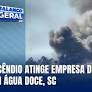 Na manhã deste sábado, 18 de janeiro, um incêndio de grandes proporções atingiu uma empresa de baterias no município de Água Doce, localizado no Meio-Oeste...