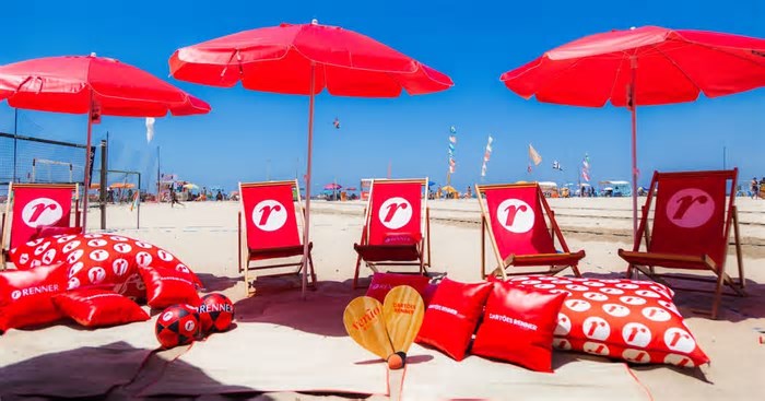 Das praias aos blocos de Carnaval: Renner revela tendências e incentiva o público a curtir o verão
