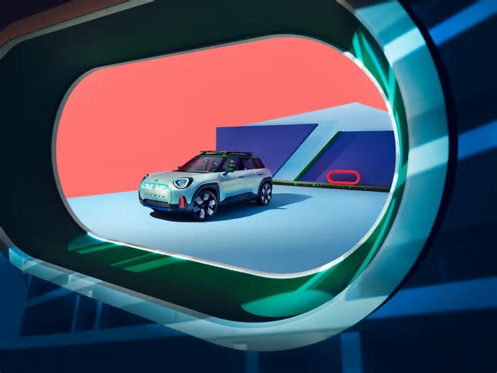 Mini lança Aceman no Brasil com tecnologia avançada e alto desempenho