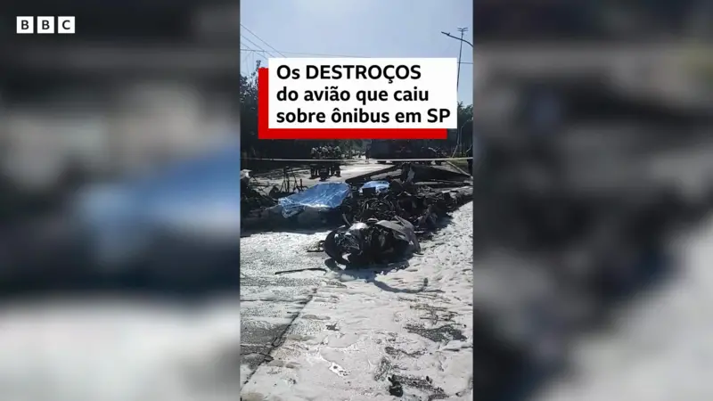 Imagens mostram cenário em avenida em São Paulo após queda de avião
