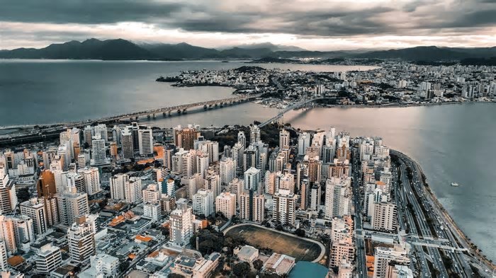 Qual o bairro mais barato para comprar imóvel em Florianópolis? Preços são 10 vezes mais baixos