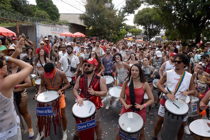 Veja as imagens do 1º dia de pré-carnaval em BH