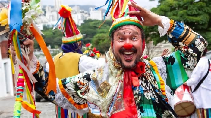 VÍDEO: Com muita palhaçada, Bloco Hahaha estreia no Carnaval de BH em grande estilo