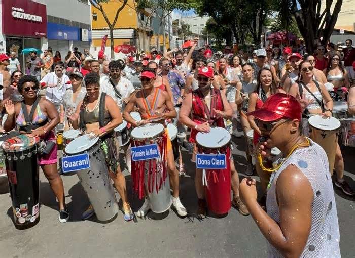 Tchanzinho da Zona Norte agita foliões com o melhor do axé na av. avenida Sebastião de Brito