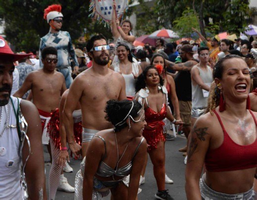 Blocos agitam primeiro dia de carnaval em Belo Horizonte