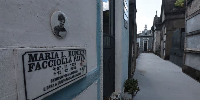 Eunice Paiva’s grave becomes a tourist site after “I’m Still Here”