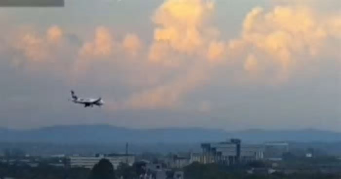 Voo da Azul enfrenta turbulência e interrompe pouso em Porto Alegre devido a temporal