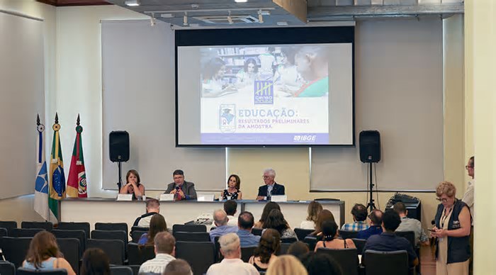 Censo 2022: Equipe técnica divulga resultados preliminares da educação em Porto Alegre (RS)