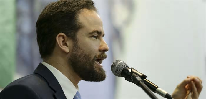 Dario Durigan: governo mira taxar 150 mil ‘ricos’ e tirar 10 milhões do Imposto de Renda