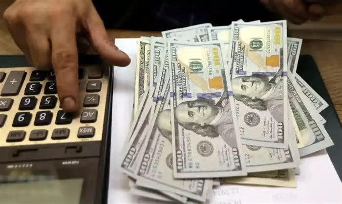 Dólar encosta em R$ 5,80 após novas ameaças de Trump