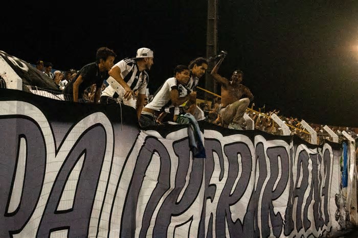 Operário luta por vaga e