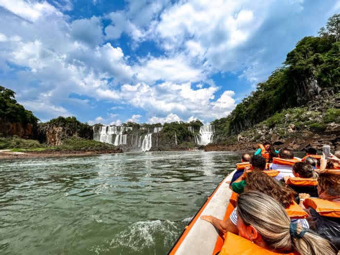 Quais destinos brasileiros mais reservados por visitantes internacionais em 2024 e os mais procurados para 2025?