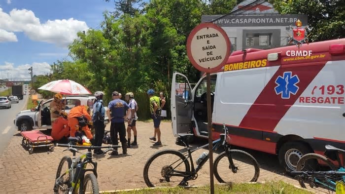 Ciclista fica ferida em acidente na EPTG